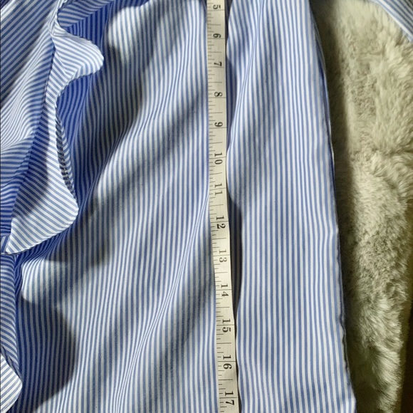 Listicle off-shoulder blouse - Picture 4 of 8